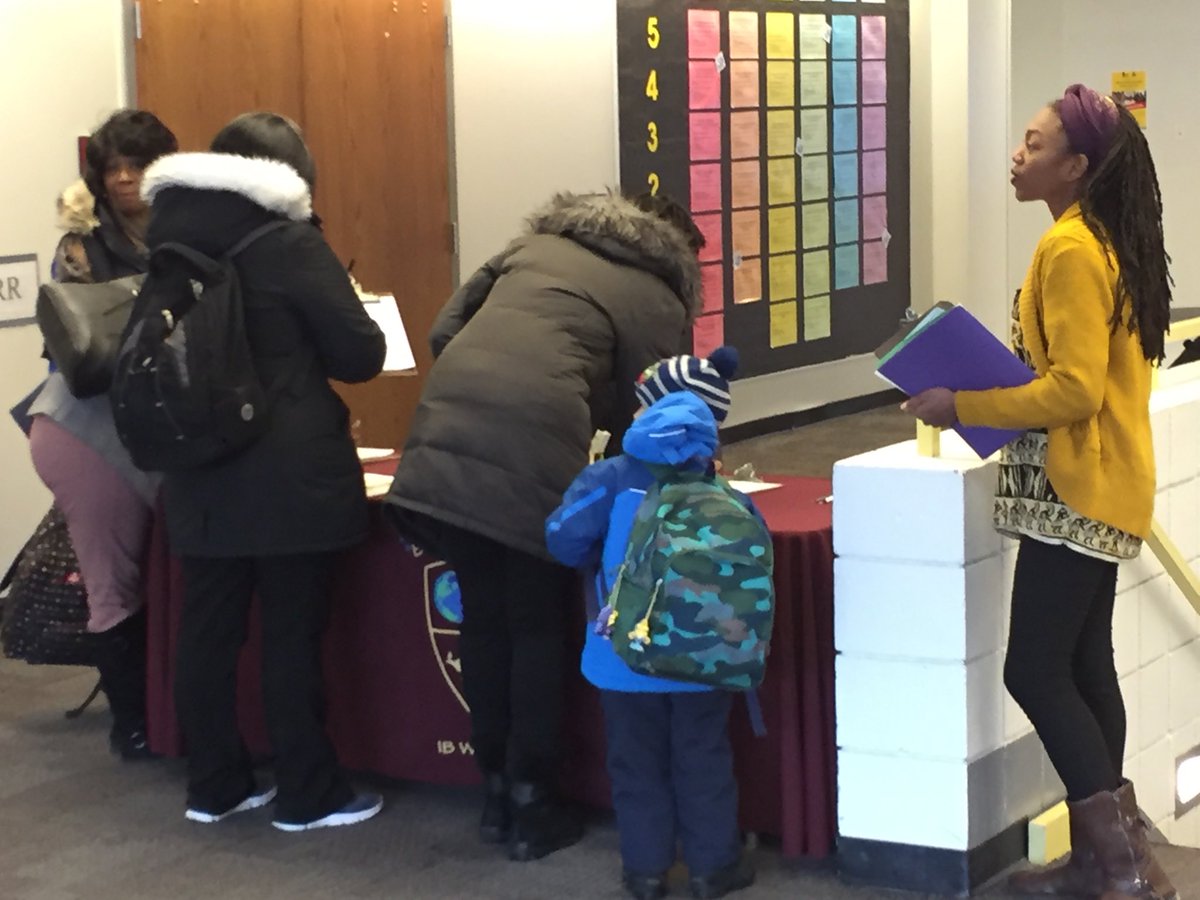 morrisprincipal's tweet image. Excited for the day. Parents signing in for African American Parent Involvement Day as our student arrive to learn!#NAAPID