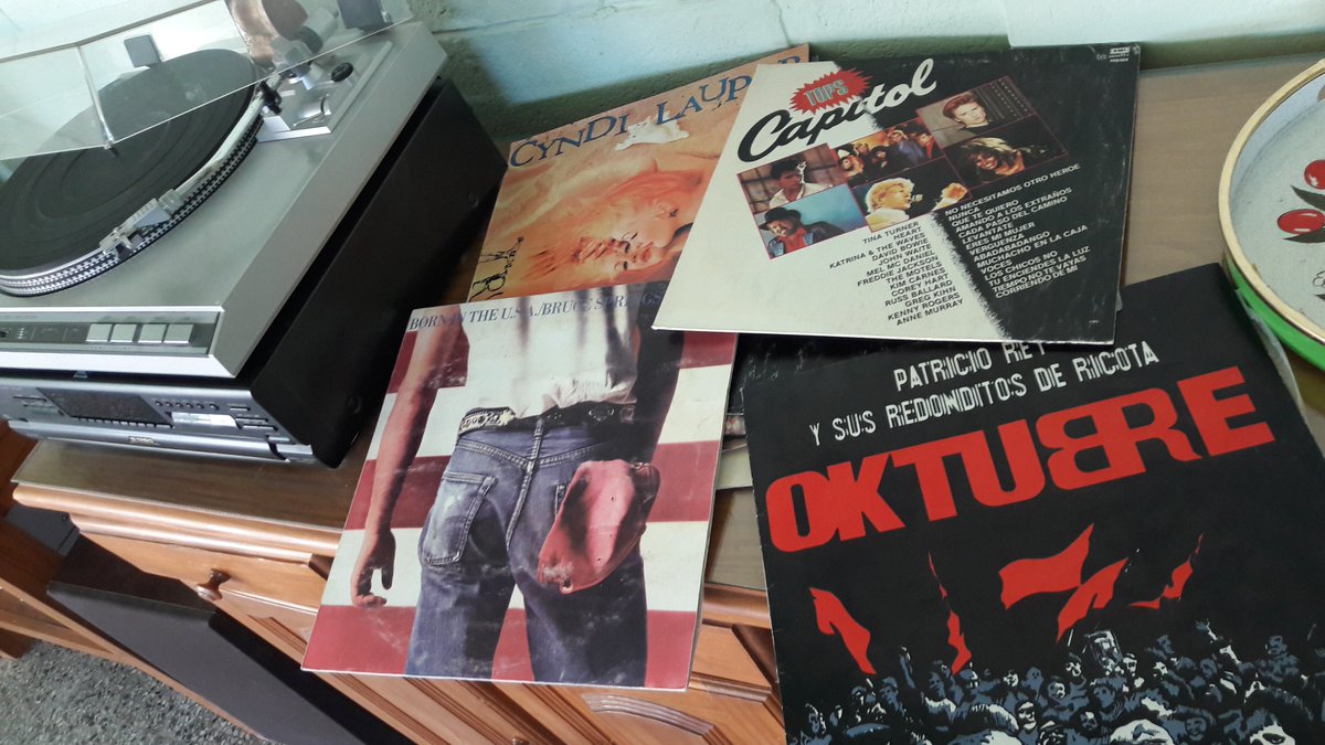 anibalchampagna's tweet photo. Revizando, escuchando y disfrutando de algunos de mis vinilos ochemtosos.
#HomeSweetHome #80decade #music https://t.co/Oi6NCKImMK