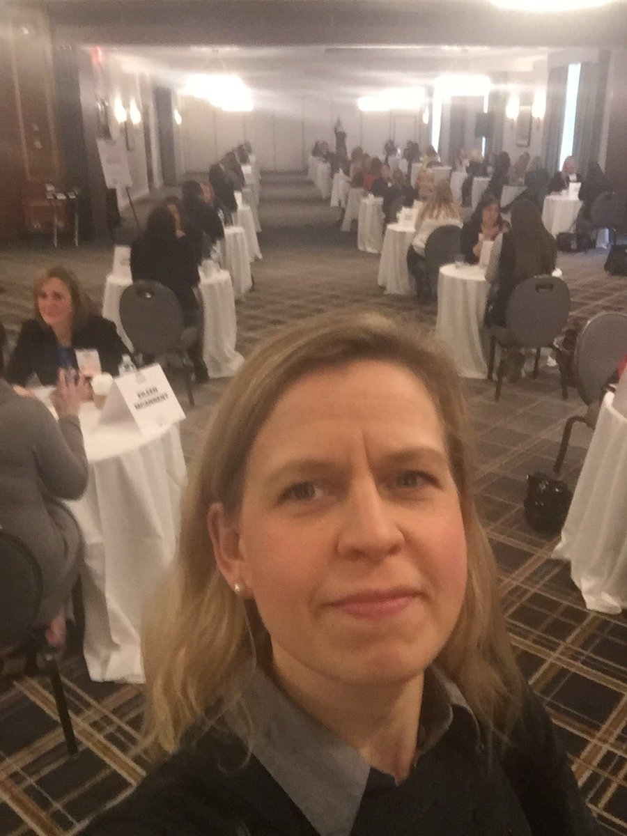 Speed mentoring with 100+ female business leaders this morning in Boston #bostonbusinessjournal