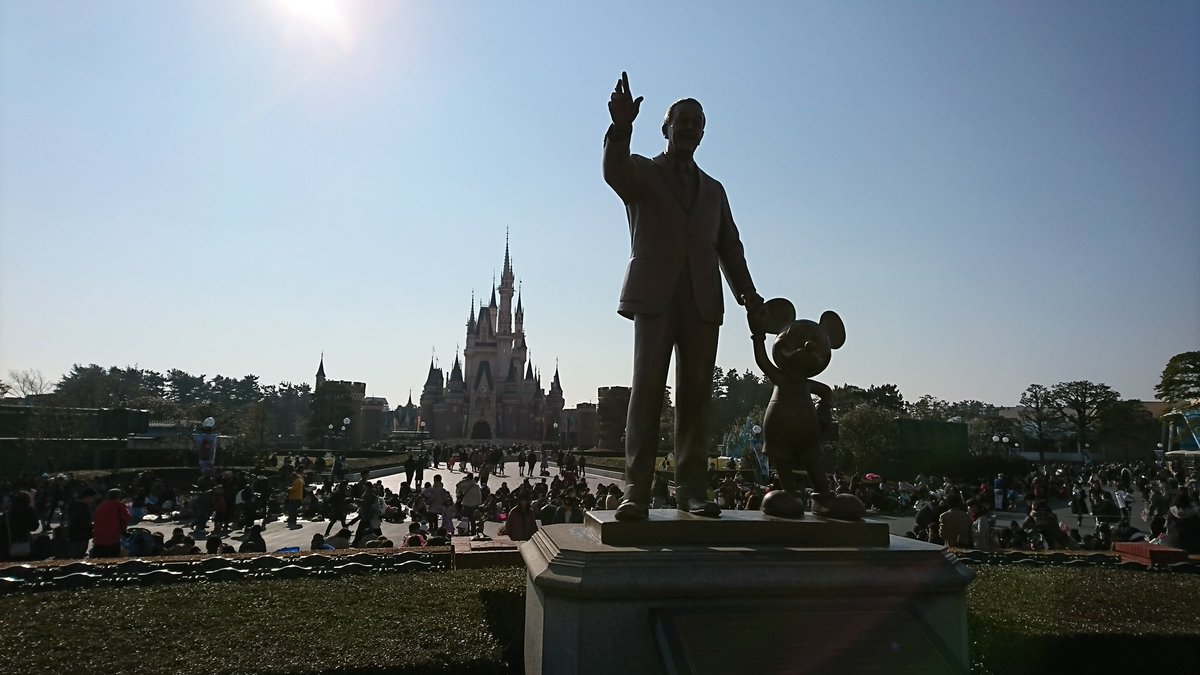 そういえば旅行に行ったよ。 ディズニーランドに行ったよ。 とても楽しかったけどめちゃくちゃ寒くて凍え死にそうだった。 あとうさまるの店で ...