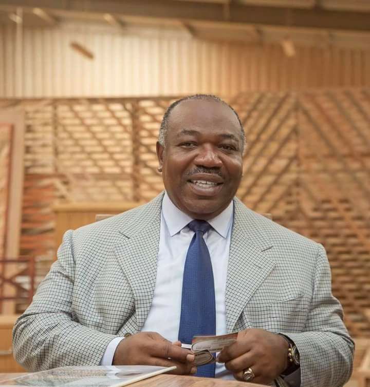 le <a href="/PresidentABO/">Ali Bongo Ondimba</a> se bat l'internationale pour vendre la destination #Gabon , en plus d'une politique nationale d'attractivité de l'environnement des affaires. La politique de relance économique passe d'abord par l'apurement de la dette intérieure, il faut dégager les moyens pour.