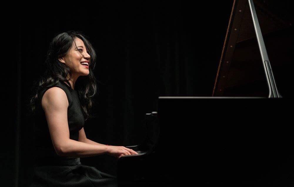 Before appearing with the <a href="/liverpoolphil/">Royal Liverpool Philharmonic</a> this week, <a href="/ZZklavier/">Zhang Zuo Zee Zee</a> performs live in studio today: tune in to <a href="/BBCRadio3/">BBC Radio 3</a> at around 6:25 pm! >bbc.in/2ExhRuD <a href="/BBCInTune/">In Tune BBC Radio 3</a> <a href="/BBCiPlayer/">BBC iPlayer</a> #ZeeZee #ZhangZuo #RoyalLiverpoolPhilharmonic #BBCInTune #BBC #piano