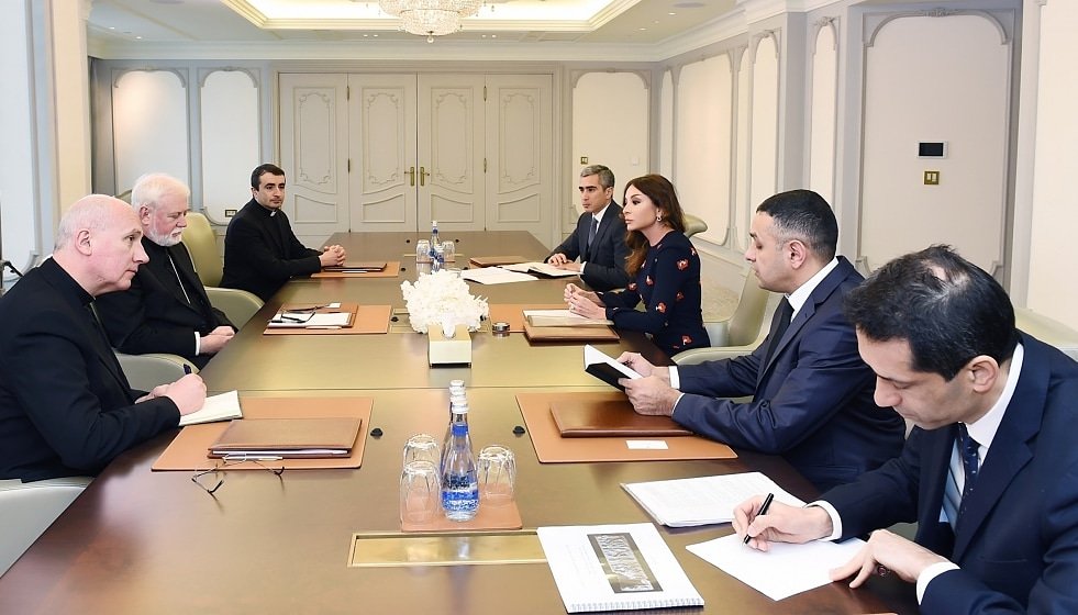 1VicePresident's tweet image. Birinci vitse-prezident Mehriban Əliyeva Müqəddəs Taxt-Tacın nümayəndə heyəti ilə görüşüb

mehriban-aliyeva.az/#/news/node/84…