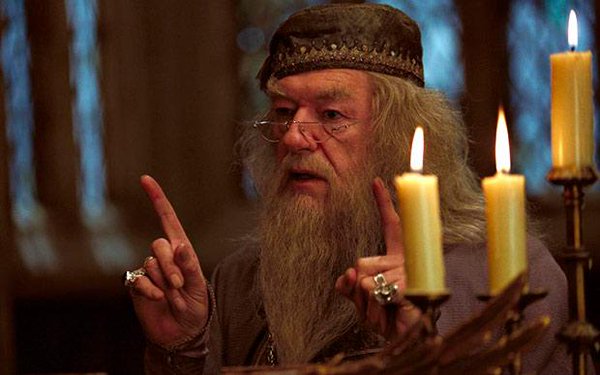 ProfessorDum's tweet image. Mas como sabem, pode-se encontrar a felicidade mesmo nas horas mais sombrias, se a pessoa e lembrar de acender a luz.