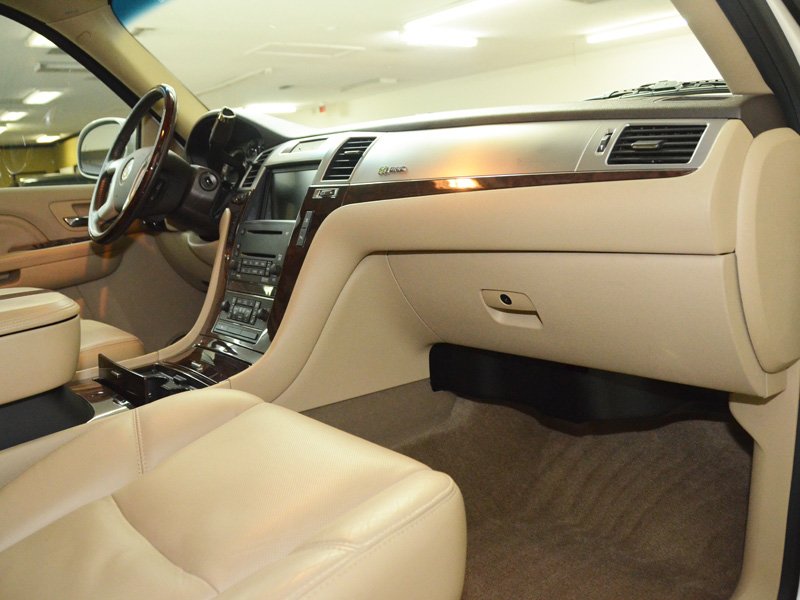 GenuineMotorcar's tweet image. 2009 Cadillac Escalade Hybrid - 1 Owner - Rear Entertaintment - Navigation - Third Row!

#luxury #comfort #thirdrowseating #genuinemotorcars

genuinemotorcars.com/used-2009-cadi…