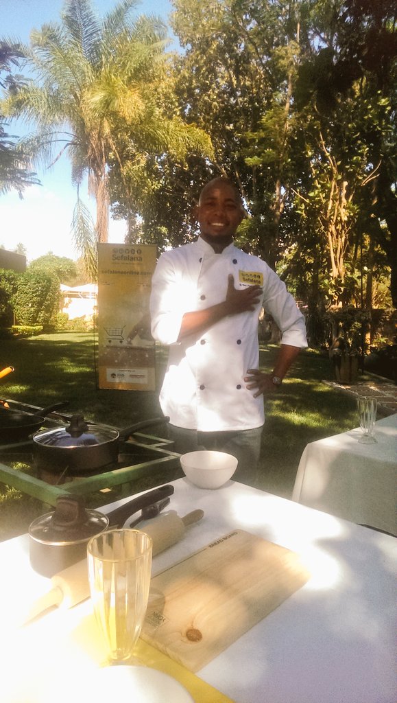 ChefHabana's tweet photo. Wearing th badge proudly on set #Sefalana  #yourfavouritechefhabana #ForMeForBW https://t.co/1bXc1EoIOK