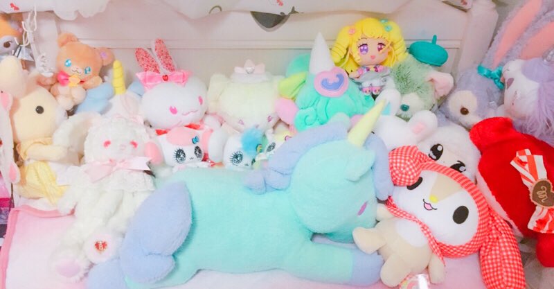 تويتر ぴょんこちゃん على تويتر 前質問に持ってるぬいぐるみみせてくださいってきてたけど枕元にある分だけで勘弁してください 全部だとプラスゴミ袋4袋分くらいですたぶん T Co E7k5aatpj6
