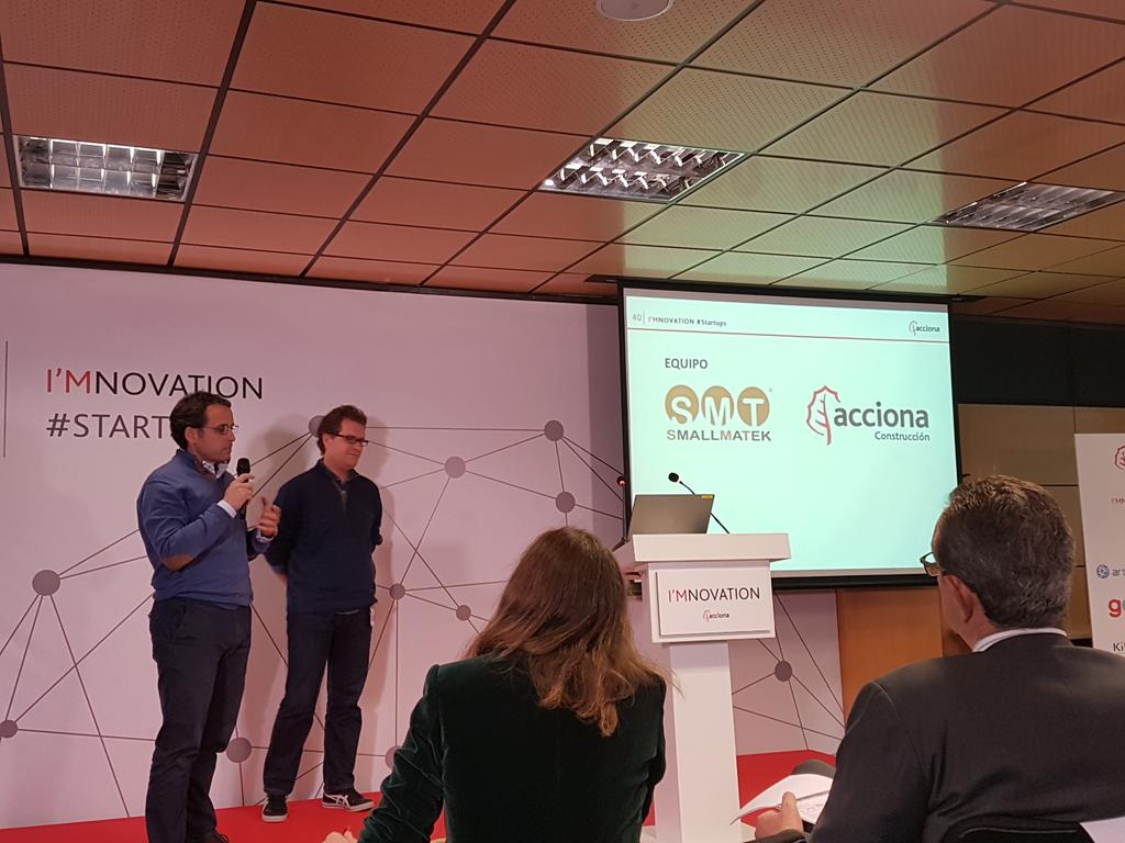 Imnovation's tweet photo. La compañía portuguesa @Smallmatek y #ACCIONAConstrucción exponen su piloto sobre el incremento de la durabilidad de infraestructuras civiles usando nanoestructuras #ImnovationStartups #Demoday https://t.co/d58ImDPLd1