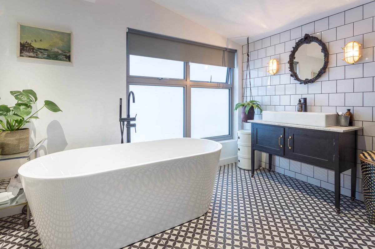 Lightfall_Photo's tweet photo. Colours and textures, on floors and walls, can be used to link an open plan space, while giving each room its own identity. 

#interior #design #photography #property https://t.co/KQegzehZ1d