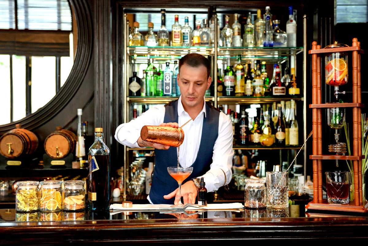 Master mixologist Francesco Moretti of #sarkiesbar will be presenting the Rising Star Award to crown a talented newcomer at the Bar Award 2018 #bestbartender #hotelsg #baraward #thestrandyangon