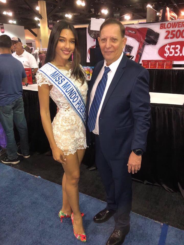 Les compartimos imágenes de Miss Mundo Puerto Rico 2018 - Dayanara Martínez disfrutando del corte de cinta del renombrado evento de belleza, el San Juan Beauty Show. ¡Bravo, Dayanara! 🙌🏻

#missmundopr #SanJuanBeautyShow