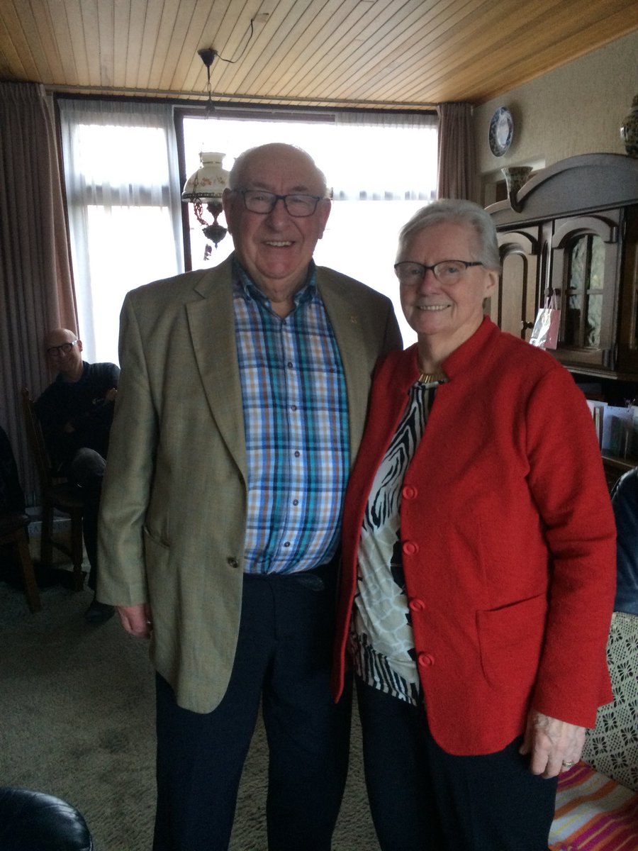 AuckeW's tweet photo. Lekker slagroomgebak gegeten bij de 60 jaar getrouwde oud-bakker van Emmeloord en zijn vrouw, dhr en mw Glastra( oorspronkelijk uit Blokzijl en Morra) https://t.co/eNwHoOb2Yc