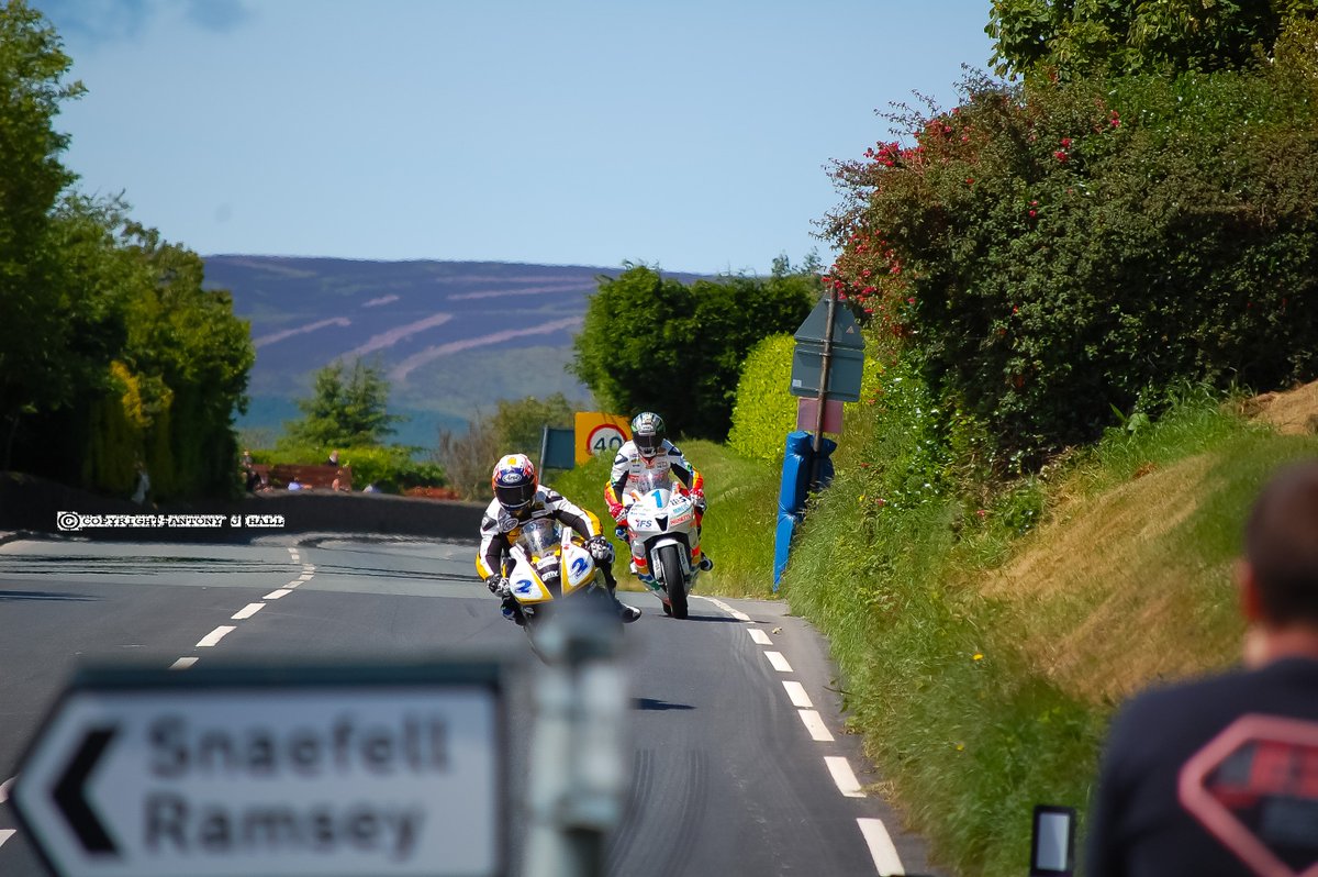 TTBONEGP's tweet photo. Here's @keithamor and @jm130tt during the 2011 Isle of Man TT Supersport Race 1. But where are they and what is wrong with this picture??🇮🇲🏍️🏁🤔 https://t.co/xwO9aVHcsF