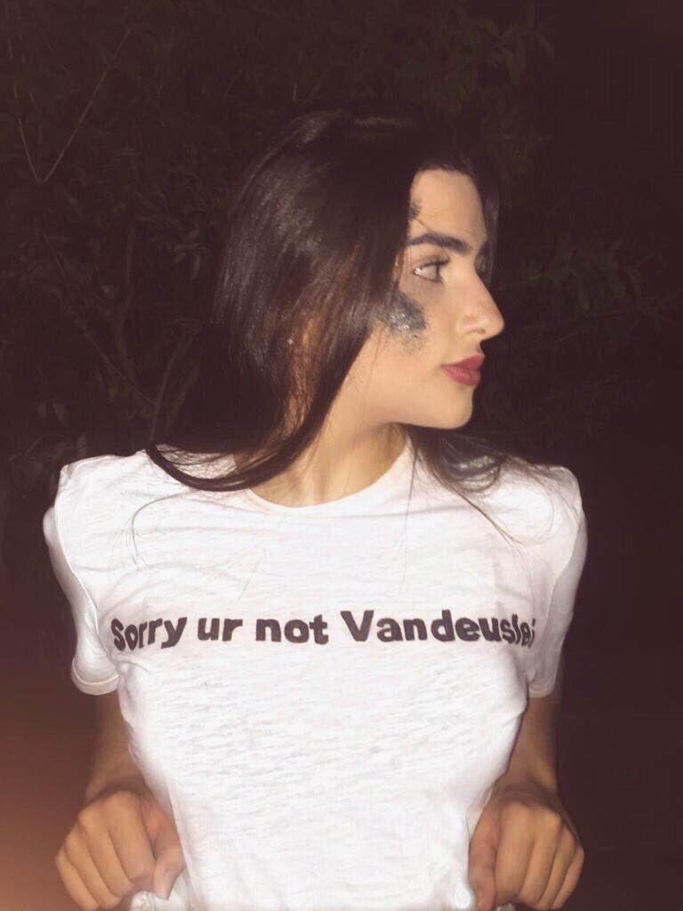 lucas_musetti's tweet photo. Torcedora do Santos se inspira em Marquezine e homenageia ‘Vandeuslei’ https://t.co/2DsePdSLqM https://t.co/YKp7u1vgdz