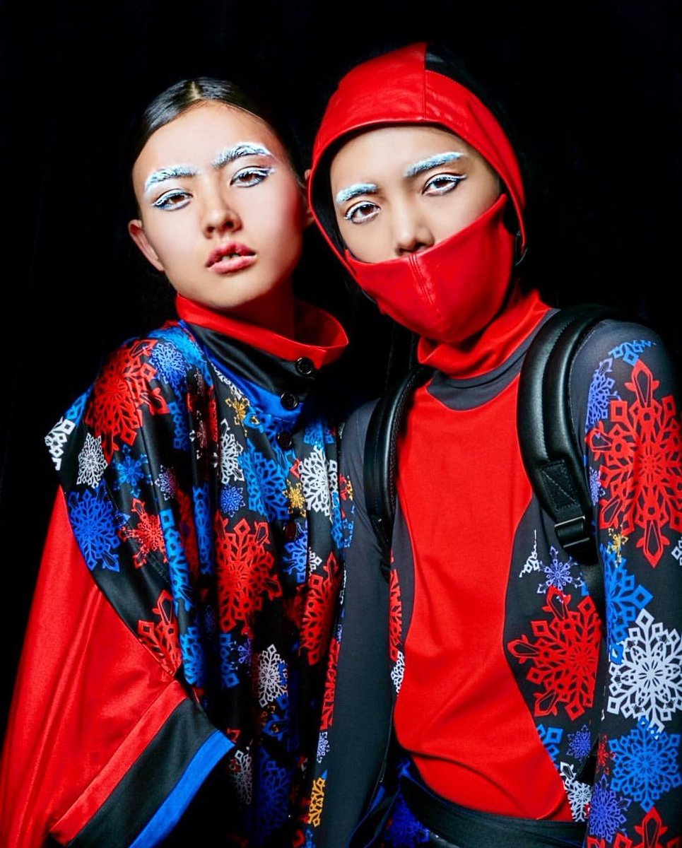 OfficialLSB's tweet image. #LIESANGBONG #17FW #PyeongChang #lol 
#이상봉 #평창 #화이팅 #韩国 #服装 #设计师 #雪 #平昌 #加油 #♥