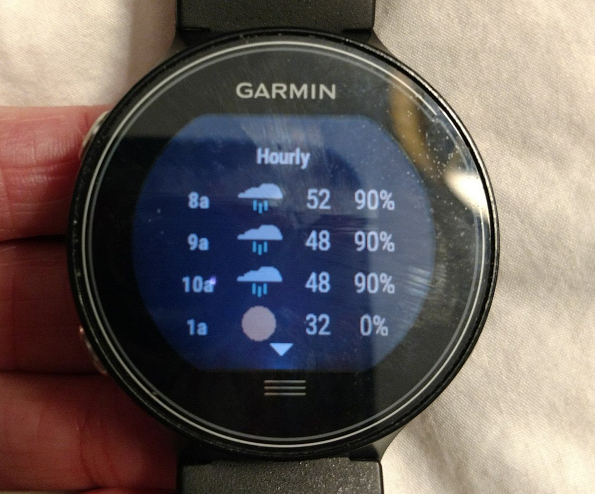 runjillybean's tweet photo. @GarminFitness why is my 630 weather almost always off. Been like this for weeks. https://t.co/dKQ7y7pl9D