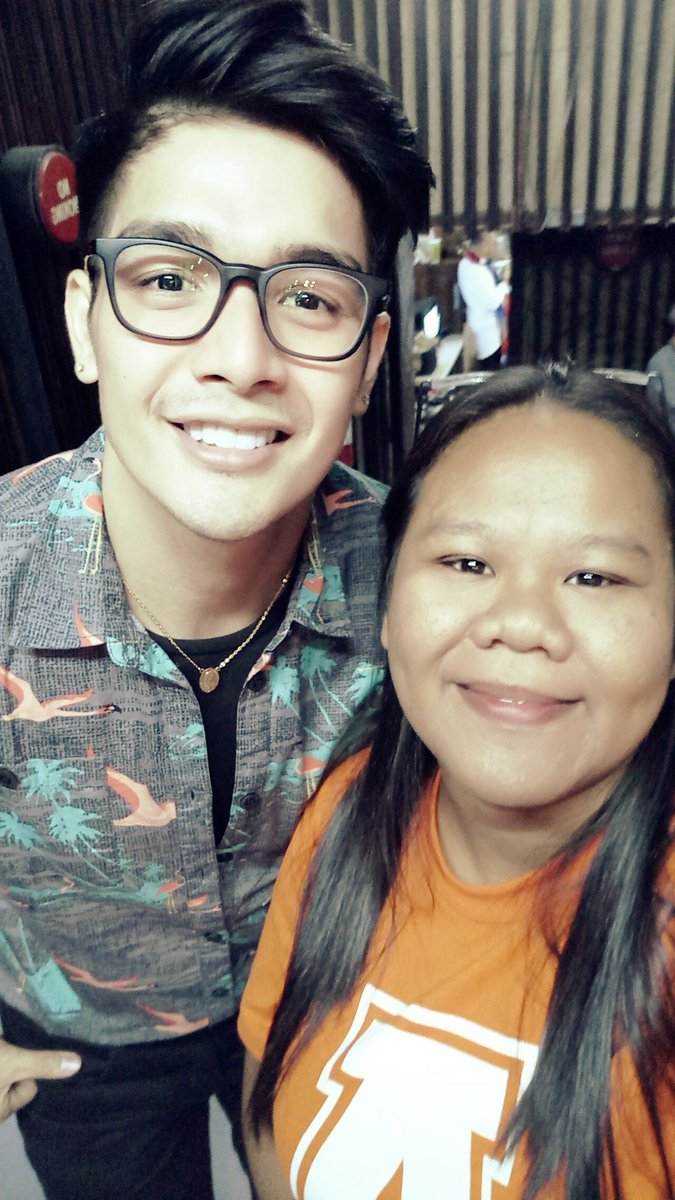 nashlygirl21's tweet photo. Happy Happy Birthday Thats My Bae @tommy_penaflor
Stay Mabait .. hehhe (feeling close lang)
Good Health Always
#lovekosibaetommy
#JuTom https://t.co/hiDaUwJCxb
