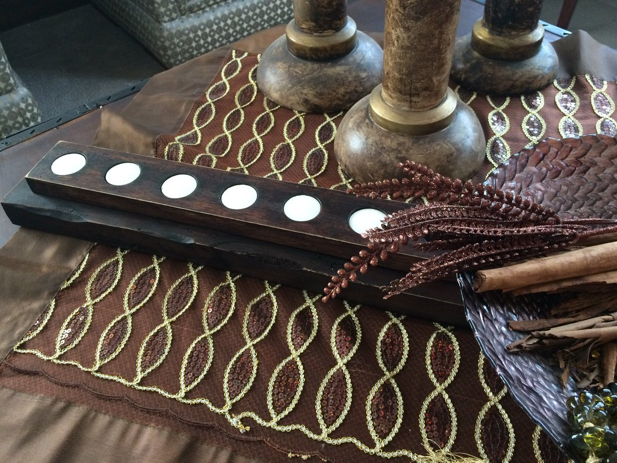 LaMarucha_'s tweet photo. Candelabro en madera reutilizada para 7 velas. https://t.co/xBjGAcdZQu