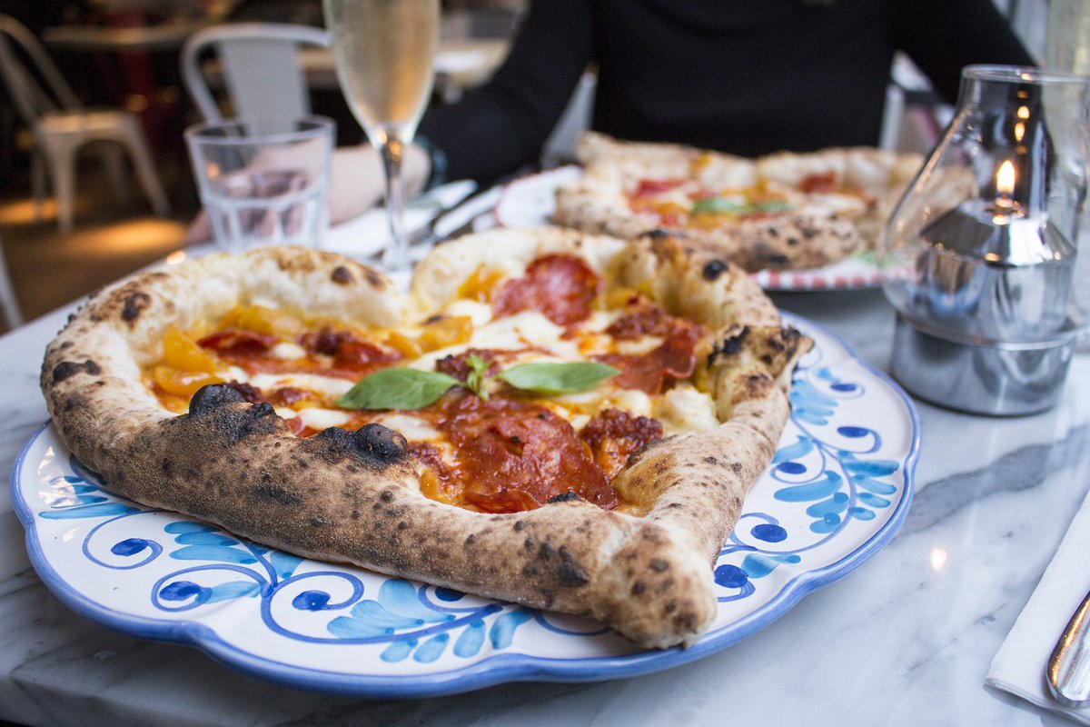 RossopomodoroUK's tweet image. It's Valentine's week and we're ready to celebrate LOVE with a romantic and delicious dedicated menu. Come to join us... it will be #loveatfirstslice ! 😍🍕❤️
rossopomodoro.co.uk/loveatfirstsli…