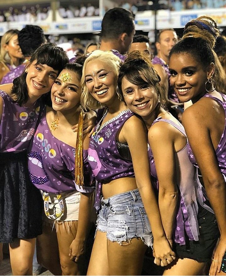 ManoelaInfos's tweet photo. 📲 | Manoela passou o carnaval na sapucaí do RJ com parte do elenco. fotos via Instagram ✨🎉 https://t.co/EIw6EhCqRA