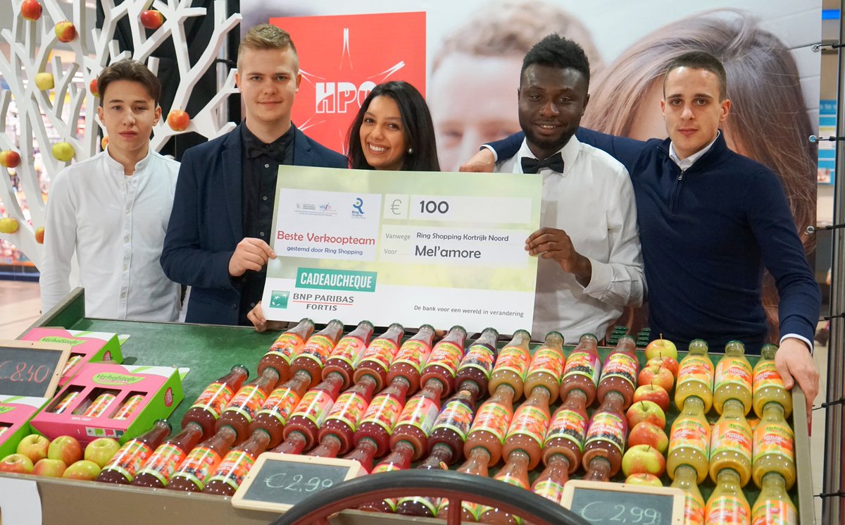 VIVATOacademy's tweet photo. #Minionderneming Mel'amore van #HPO #Kortrijk is verkozen tot Beste Verkoopteam tijdens de @vlajovzw verkoopdag in @RingShoppingKN . https://t.co/iDTEO1rOOI