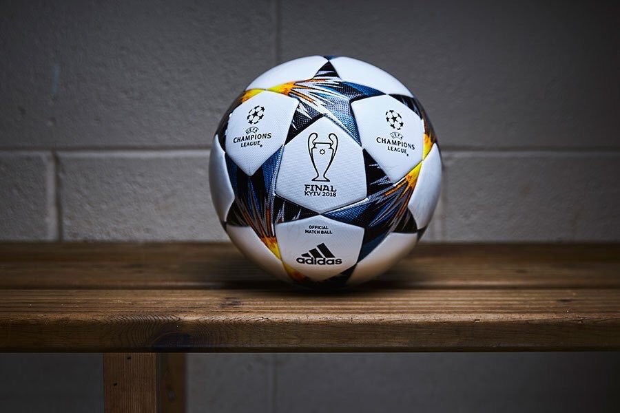 GarotoDoBrasill's tweet photo. Essa será a bola da Final em Kiev da Champions League. https://t.co/fD0jeq8sGY