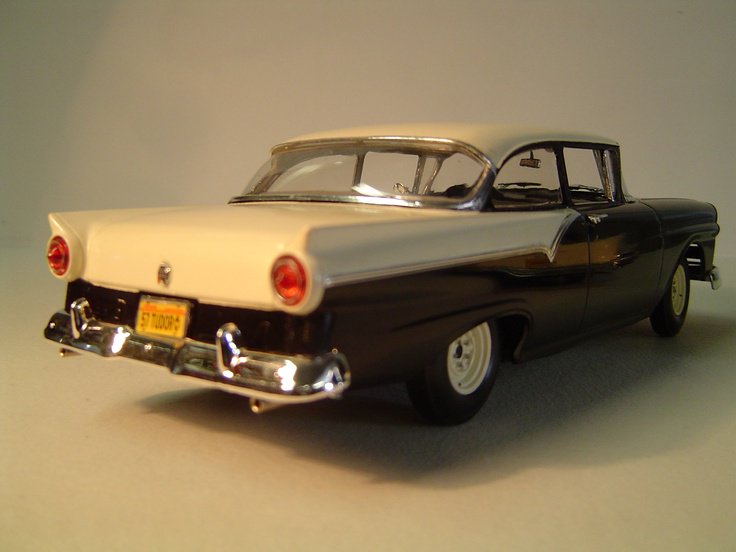 giantesswatcher's tweet photo. @BursaEs21765007 Would you step on and crush a toy model car like the plastic ones you glue together?? https://t.co/W0MHVHBQle