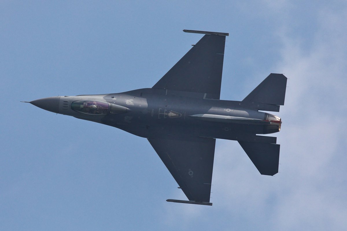 eringi_0806's tweet image. PACAFのF-16
国内でもフレア撒いてくれませんかね～
#SGAirshow
