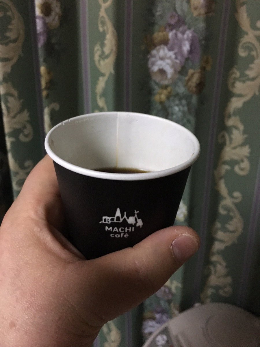 富澤 裕 على تويتر 某コンビニが期間限定でゲイシャを淹れてくれるというので ものは試し 一杯500円はコンビニ コーヒーとしては破格の 値段だが買ってみた ゲイシャは香りを楽しむコーヒーだと思うのでキャップを取って うん ゲイシャ特有の香りはする