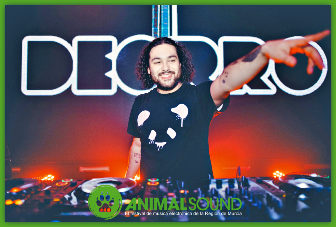 AnimalSoundFest's tweet photo. Deorro ya se ha apuntado al gran elenco de artistas que estará en #AnimalSound2018. ¿Y tu? ¿Vas a dejar que te lo cuenten?
👉 Entradas en Compralaentrada, El Corte Inglés, Oficinas de Correos y nuestra red de RRPP. https://t.co/4DHbqMEOnq https://t.co/g9yeC60qCi
