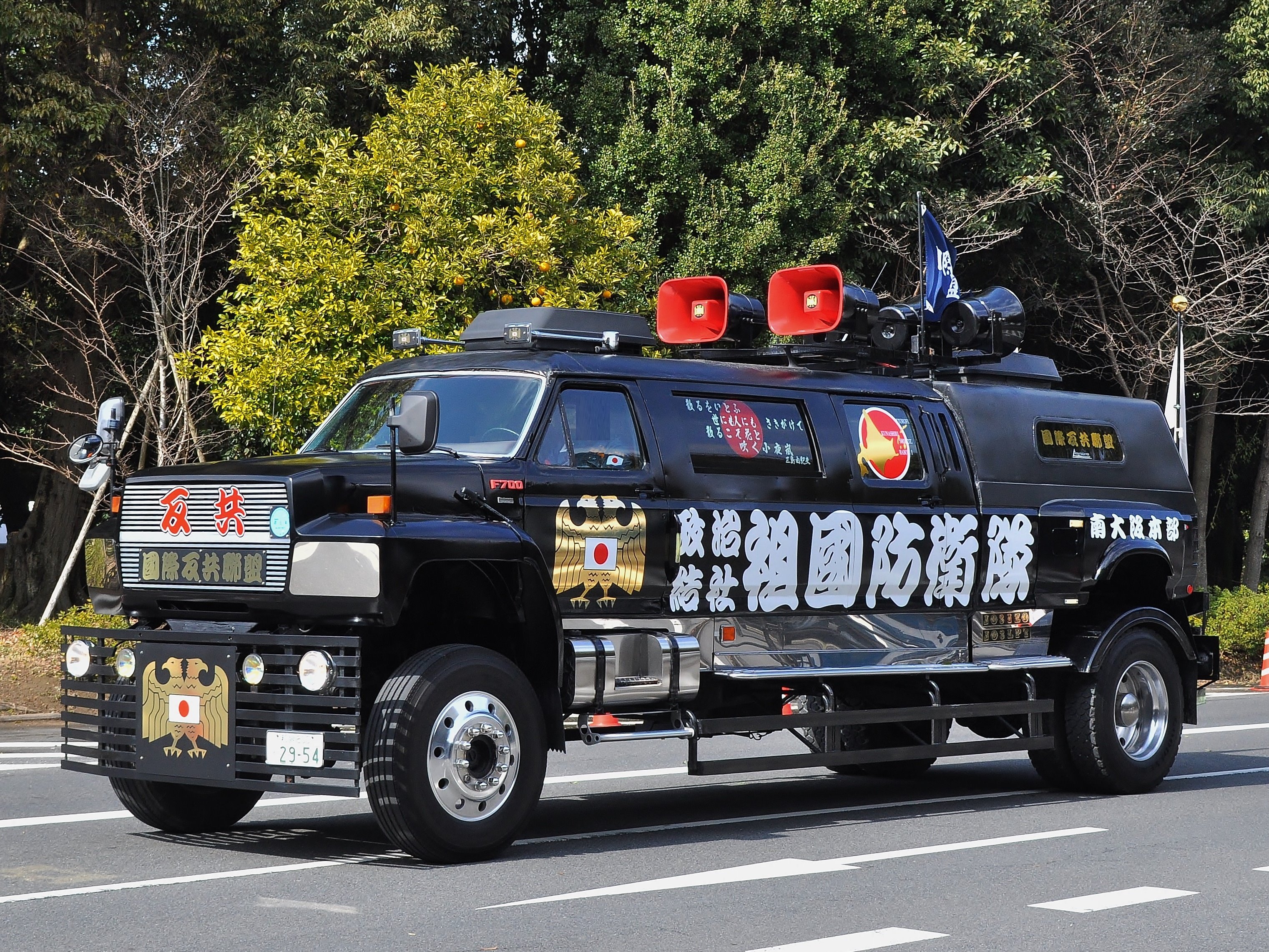 街宣車  / X