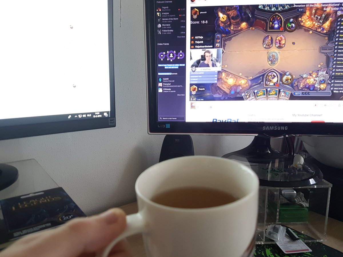 Dargony1's tweet photo. Teatime with @G2Thijs while working on my paper! https://t.co/CcW2DQ2g7U