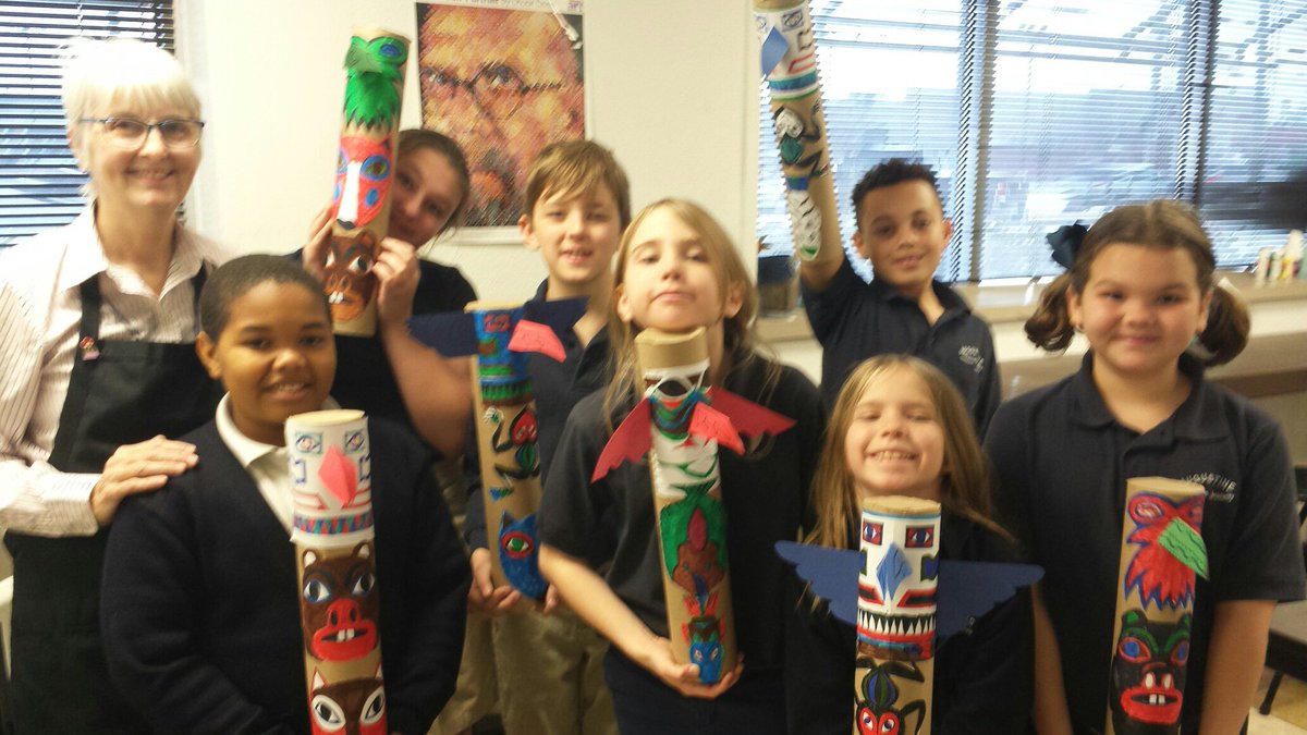 acatulsa's tweet photo. Art teacher Mrs. Linda Thornhill makes totem poles with the 4th grade students. #acatulsa #art #fabfaculty https://t.co/JwMz3BfzrH