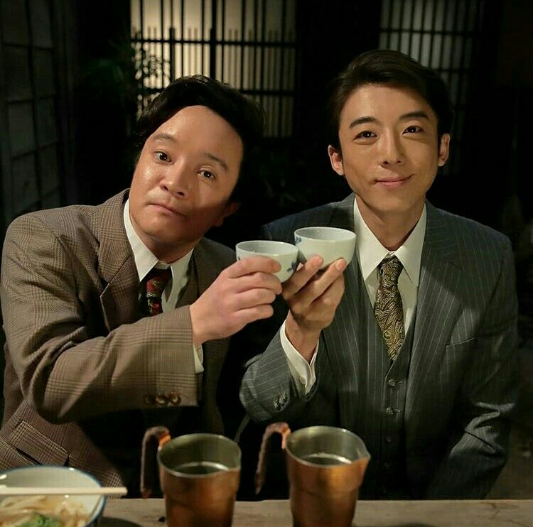 スイ 2人で乾杯してるのにこっちガン見してるからか凄いジワジワくるwww あと一生さん瞳孔かっぴらきながら謎のポーズ取るのやめてwww T Co Hvplj4rxfn