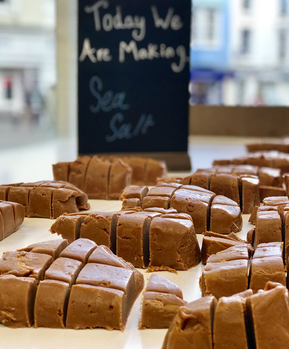 Today we are making sea salt fudge 🌊🤤 

#rolysfudge #rolysfudgetenby #tenby #wales #pembrokeshire #fudge #handmade #seasalt #instafood #delicious