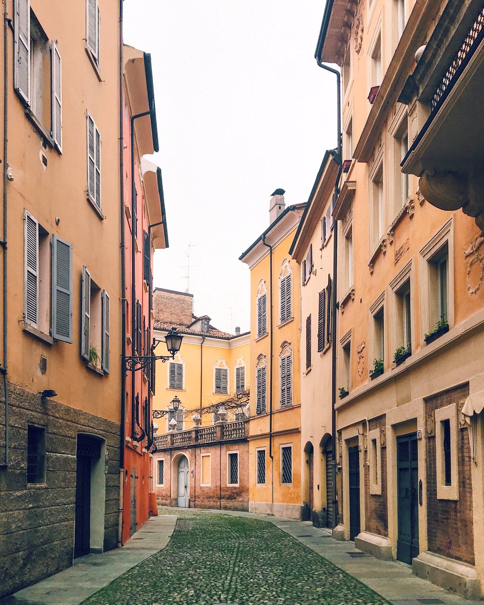 Stefifre's tweet photo. Romantic views of my city 😍 #Modena #InEmiliaRomagna #mymodenadiary #ilikeitaly https://t.co/aHSl4xF3QV