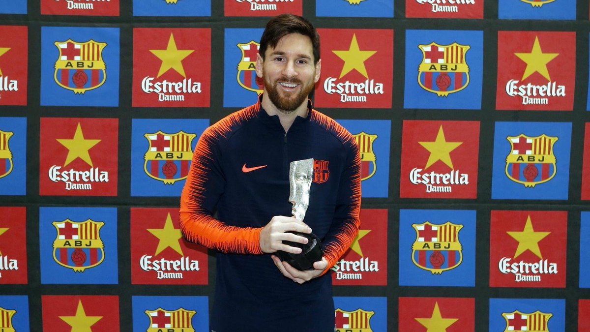 Barcelonista217's tweet photo. 바르셀로나 선수 협회 주관 페어플레이상을 수상한 메시 #fcblive https://t.co/jlOCeauZCR