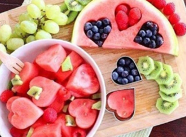 FreshStartCnd's tweet photo. Get creative this Valentines Day! #frunwithfruit #funwithveggies #Valentines #freshstartfoods https://t.co/puW1WrLqgS