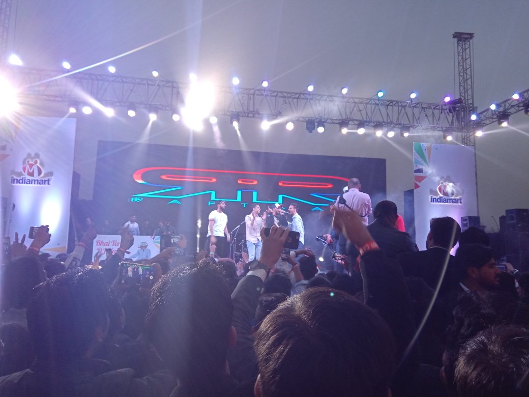 shivams136's tweet photo. Great Experience at #BootCamp2018
Never enjoyed this much...
Thank you everyone... Specially @DineshAgarwal Sir, @GulatiD Sir, @IndiaMART and Every member of IndiaMART family... Fabulous Night

#LEAPteam rocked as always 😊

@raftaarmusic was as awesome as always 😊
#imIndiaMart https://t.co/KMpiHMY3Tn