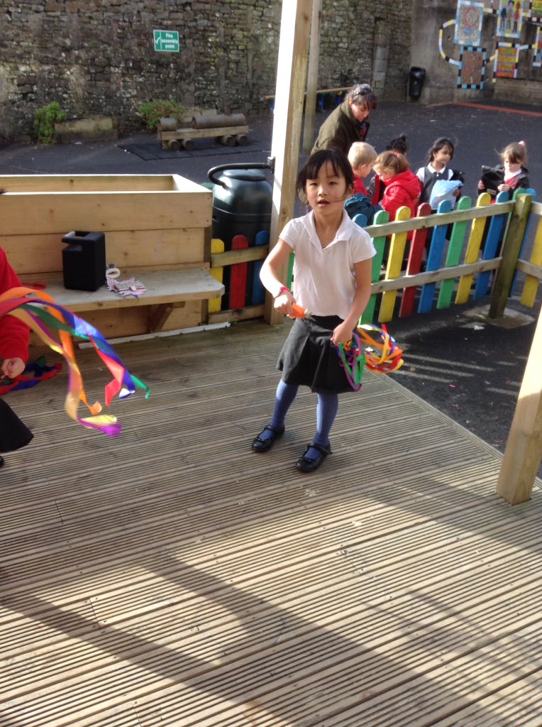 TerraceRoad's tweet photo. Having lots of fun celebrating Chinese New Year in Y1/2. Dancing, dressing up and retelling the story! #trpre #trppshe #trplnf https://t.co/LhojwqkMAA