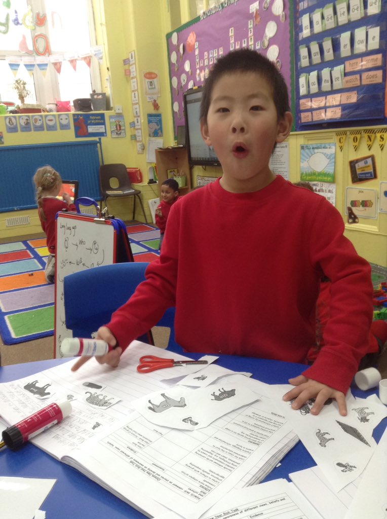 TerraceRoad's tweet photo. Having lots of fun celebrating Chinese New Year in Y1/2. Dancing, dressing up and retelling the story! #trpre #trppshe #trplnf https://t.co/LhojwqkMAA