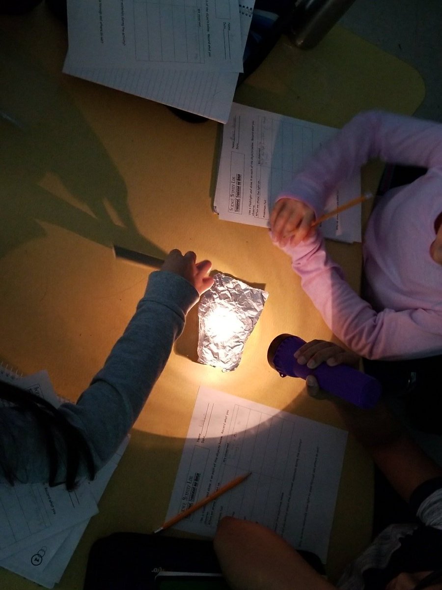 teachertay14's tweet image. How does light behave when interacting with different materials?  #Science #funin4th #exploreBEFOREexplain @oceeotters @AnnScottHanks10