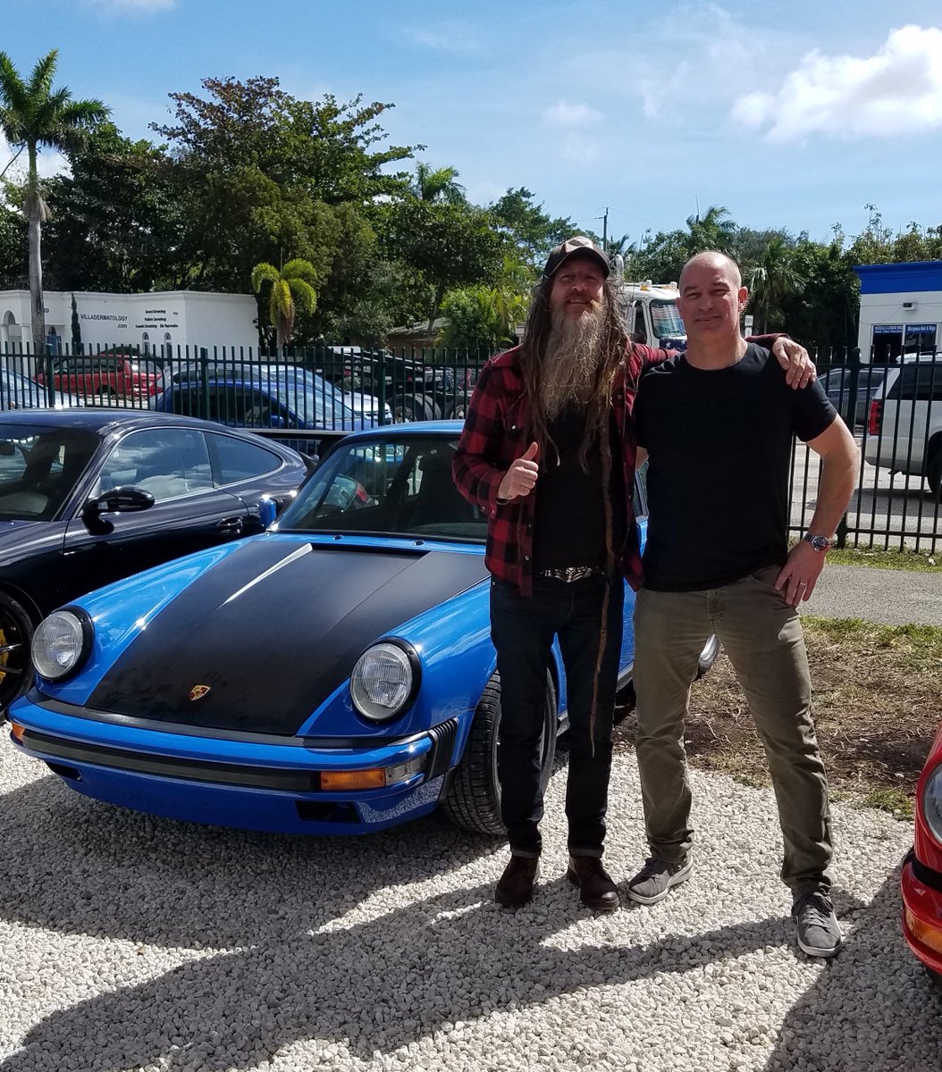 andybizub's tweet photo. I was excited to be surrounded by some of the most eccentric #Porsches that exist at #DRT2018. I'm also proud to say our #project911 build took 2nd place in it's class this weekend. I was blown away, and I got a pic with #MagnusWalker and the car together! https://t.co/QuMHCSAhRU https://t.co/vAnEkW37TD