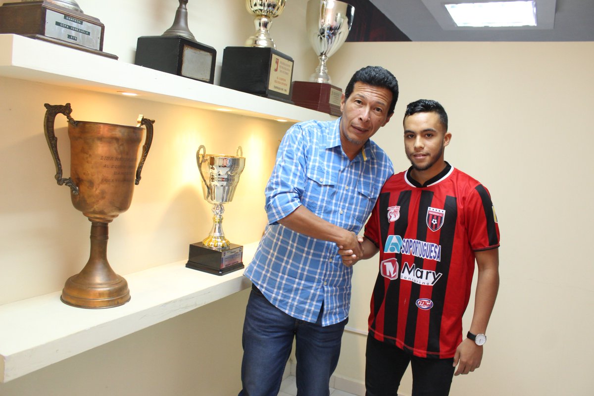Portuguesa_FC's tweet photo. #FICHAJE | Jhon Marchán: "Agradezco a la directiva del club, al Dr. (@Gmazzocca), por volver a abrirme las puertas. Regreso porque le debo cosas importantes al club"

#LigaFutVE
🔴⚫️ https://t.co/Q2OSJyBmza