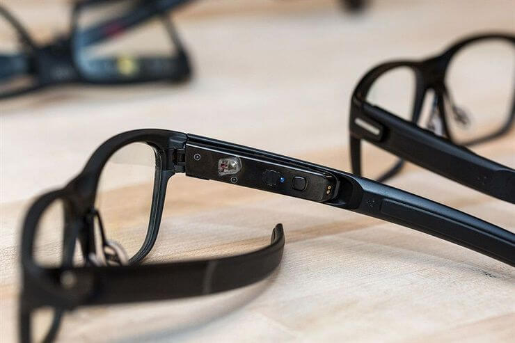 montenegroco's tweet photo. La #tecnología cada día nos sorprende más. ¿Qué opinas de estas gafas #inteligentes de Intel? Tienen la apariencia de unas #gafas normales. https://t.co/C7x6foZvNH Vía @ReasonW https://t.co/vapdXB4iP7