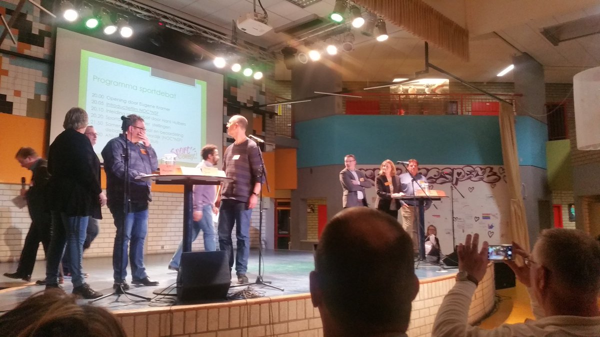Het sportdebat #Enkhuizen is begonnen. Op de dag van Ireen  Wust op weg naar gemeenteraads verkiezingen 2018. #Sportiefinvesterenenmeedoen.