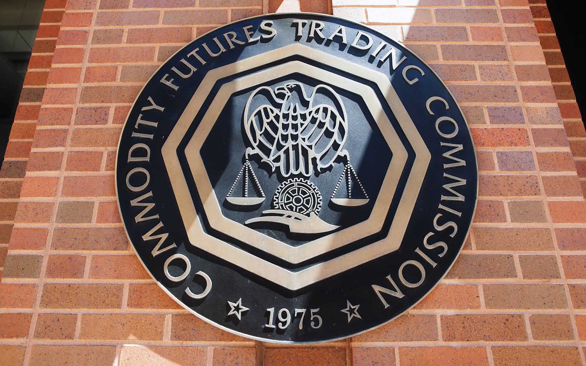 btcliveco's tweet photo. Top US Official Tells #Cryptocurrency To Regulate Itself https://t.co/NlvrAm91Qp https://t.co/m94X0jKl35