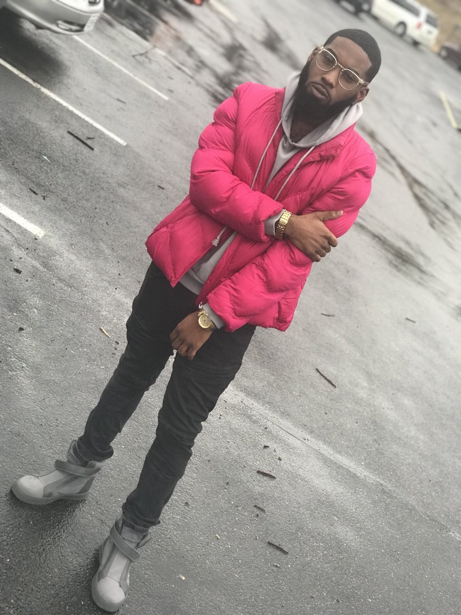 RenzGotBounceee's tweet photo. I just need a blessing, sick and tired of stressing ππΎπ #FebruaryFinest #ChocolateGoodForTheHealth #RealMenWearPink https://t.co/zluykDaHyB