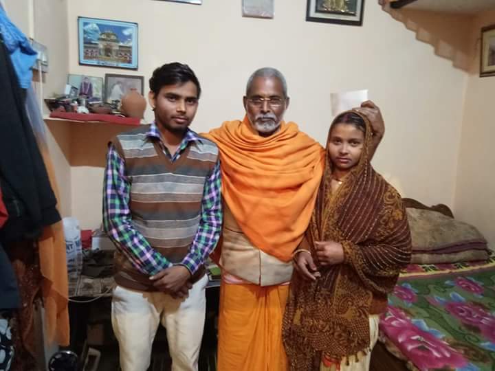 Shanker00fbdi's tweet photo. तिनका ही सही,उनका सहारा बन पाऊँ ।
दुआओं का भंडार हो,धन बेशक से कम कमाऊँ ।
बस इतनी रहमत कर ऐ मालिक ! मैं अपनों के काम आऊँ।।
#अरावली_इंटरनेशनल_स्कूल कि बस से दुर्घटनाग्रस्त लडकी #निकिता को बचाने के लिए Baba Ram Kewal Anshankari जी के द्वारा चलाए जा रहे #अभियान का आज हिस्सा बना ।। https://t.co/KMpyUfdK5v