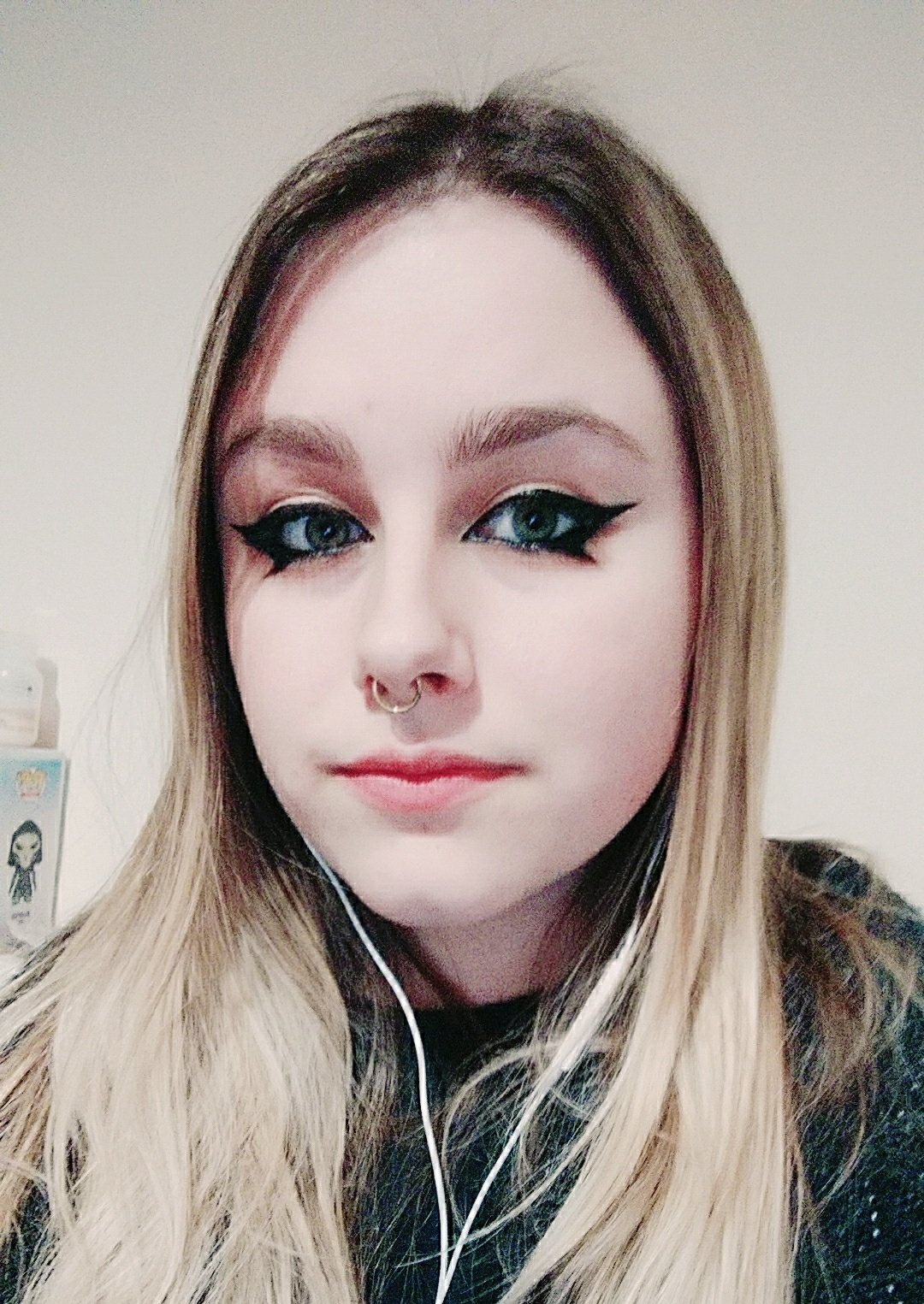 Akira eyeliner online